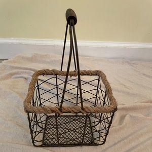 Small Wire basket with handle